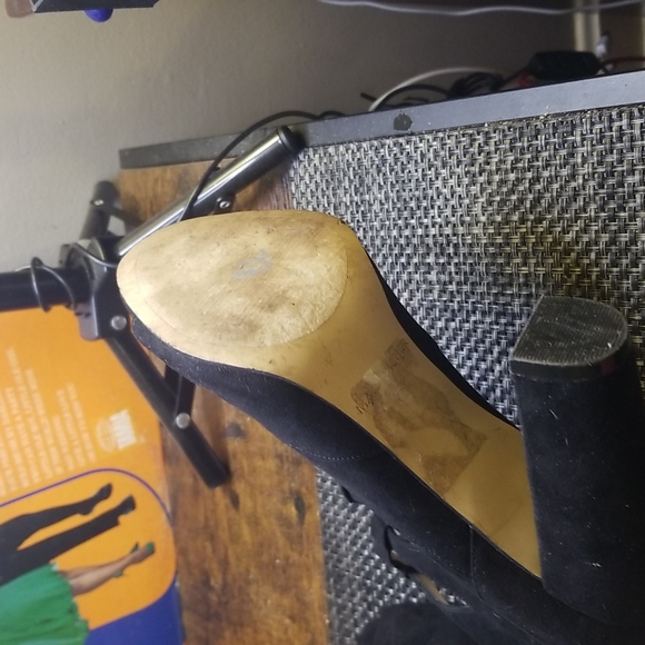 Marc Fisher caged black velvet pump - Picture 7 of 7